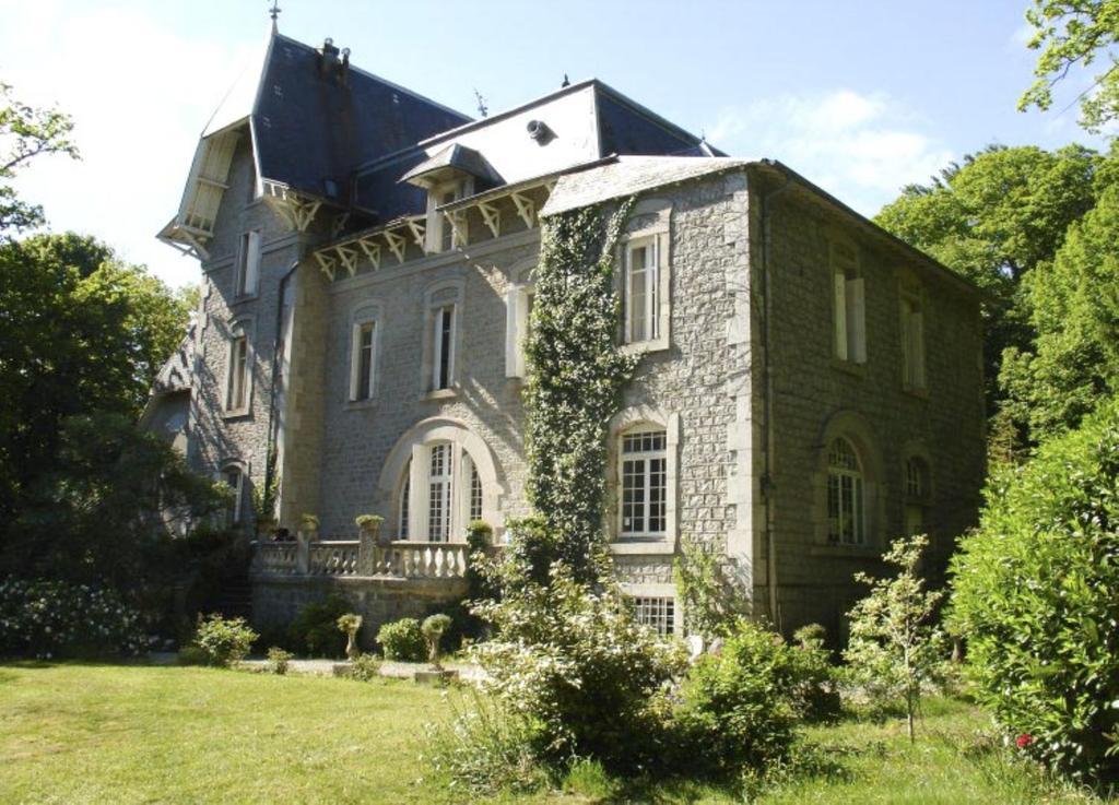 Hotel Domaine Du Lampy-Neuf Saissac Exterior foto